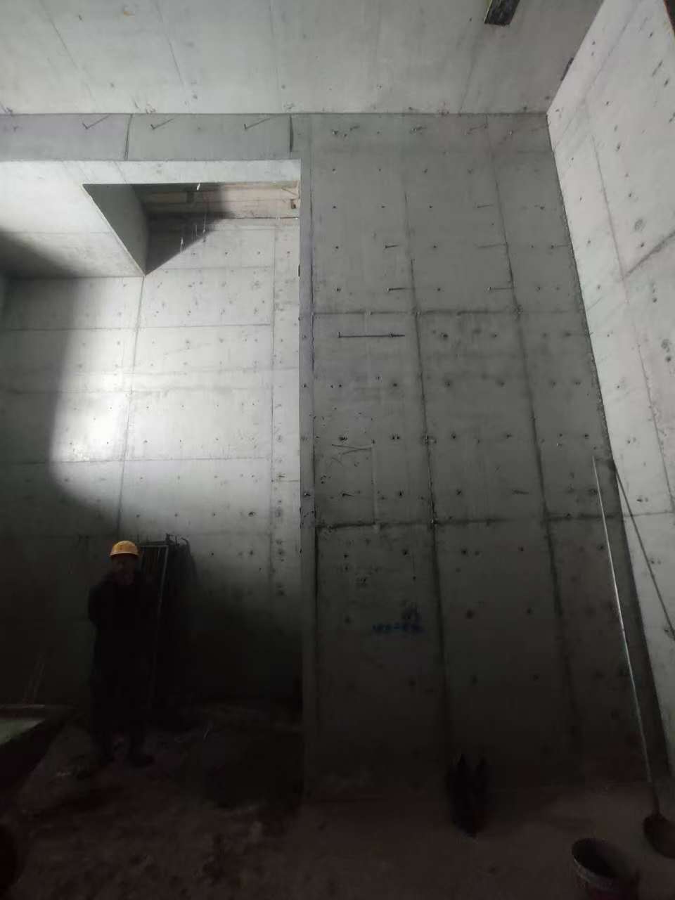 昭化墙上开槽钢筋断了有影响吗